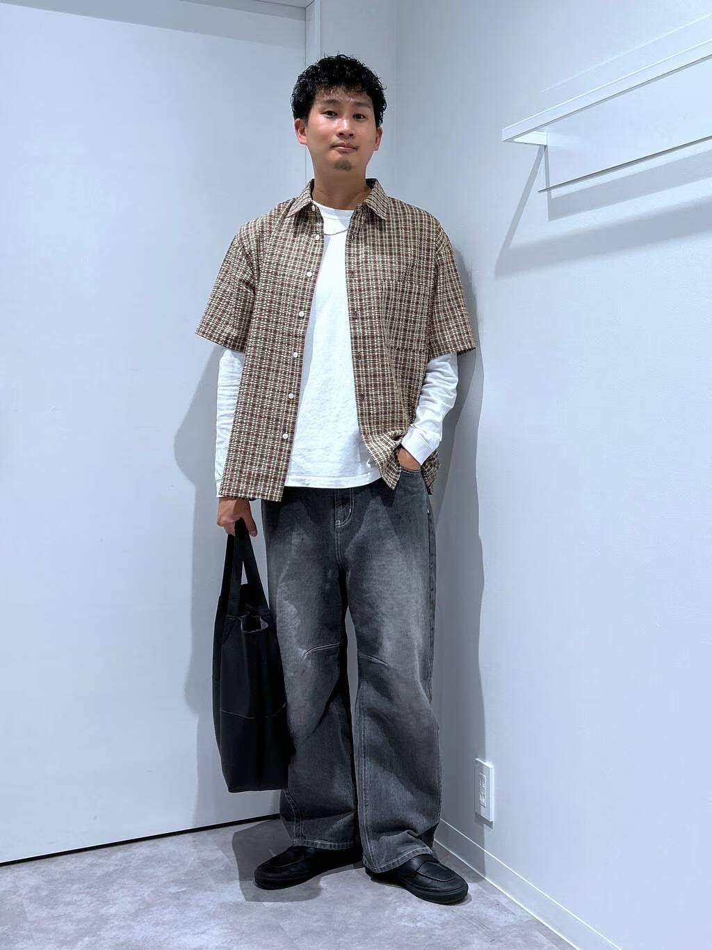 LAKOLEのシアサッカーチェックシャツを使ったコーディネートを紹介します。｜Rakuten Fashion(楽天ファッション／旧楽天ブランドアベニュー)5582602