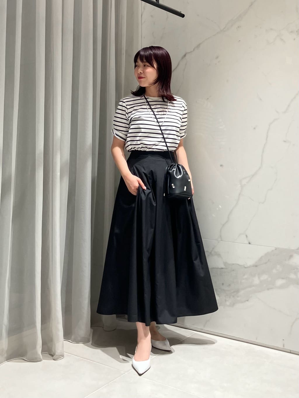 allurevilleのマットタフタアンイーブンタックスカートを使ったコーディネートを紹介します。｜Rakuten Fashion(楽天ファッション／旧楽天ブランドアベニュー)5583102