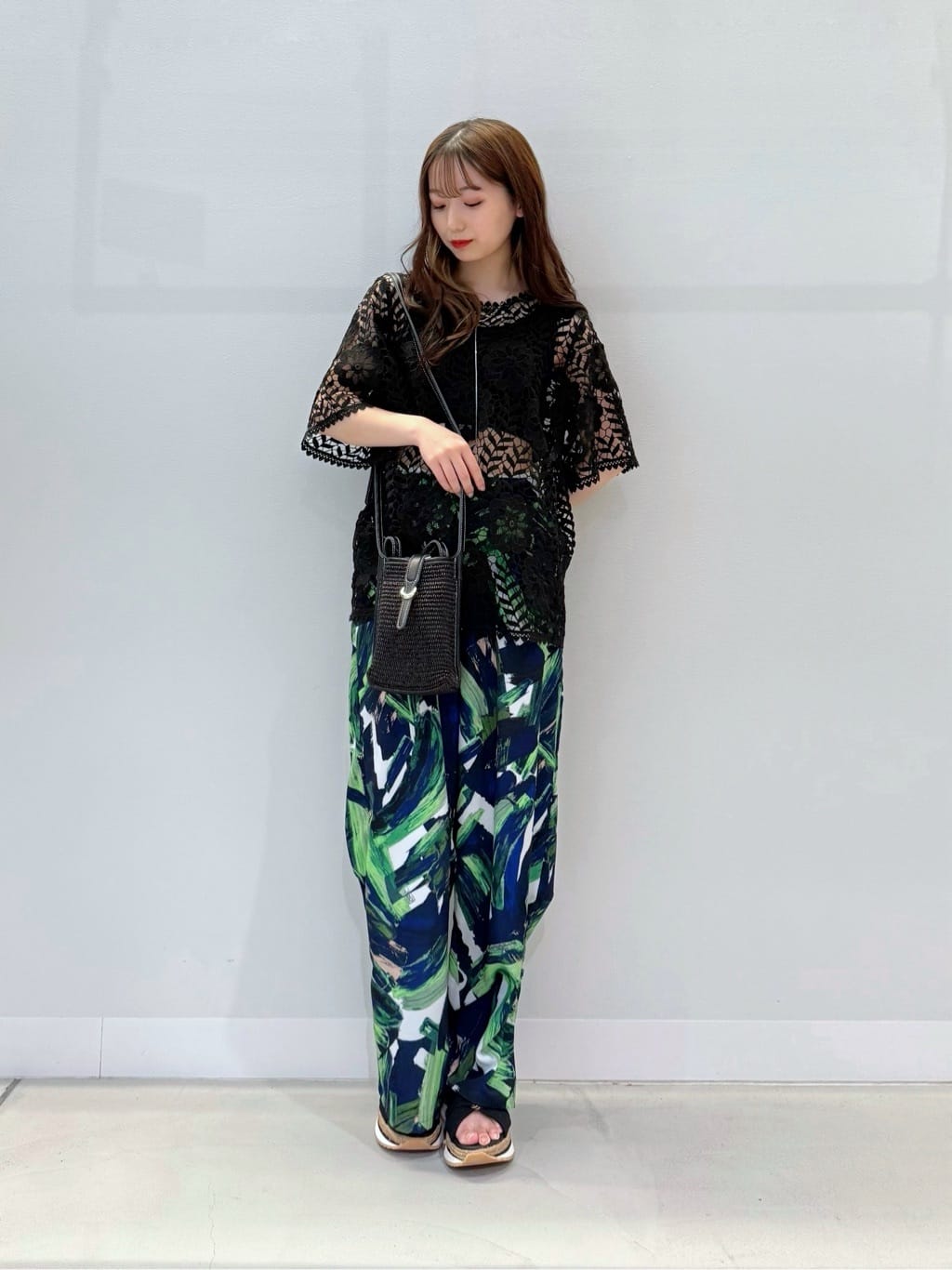 Vinのボタニカルケミカルレースブラウスを使ったコーディネートを紹介します。｜Rakuten Fashion(楽天ファッション／旧楽天ブランドアベニュー)5588880