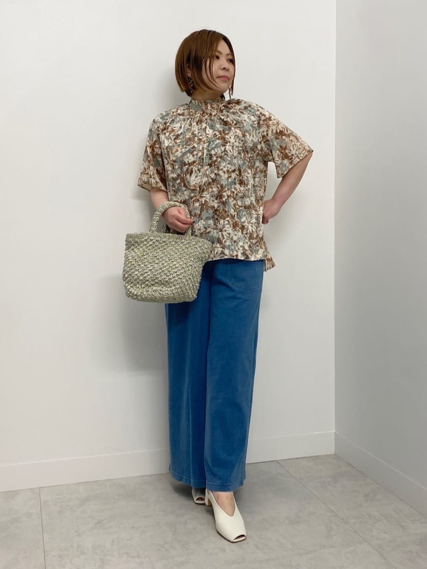 Vinのペイントフラワーシフォンブラウスを使ったコーディネートを紹介します。｜Rakuten Fashion(楽天ファッション／旧楽天ブランドアベニュー)5589880