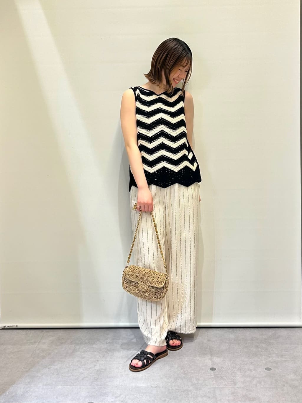 Vinのラメストライプイージーパンツを使ったコーディネートを紹介します。｜Rakuten Fashion(楽天ファッション／旧楽天ブランドアベニュー)5592027