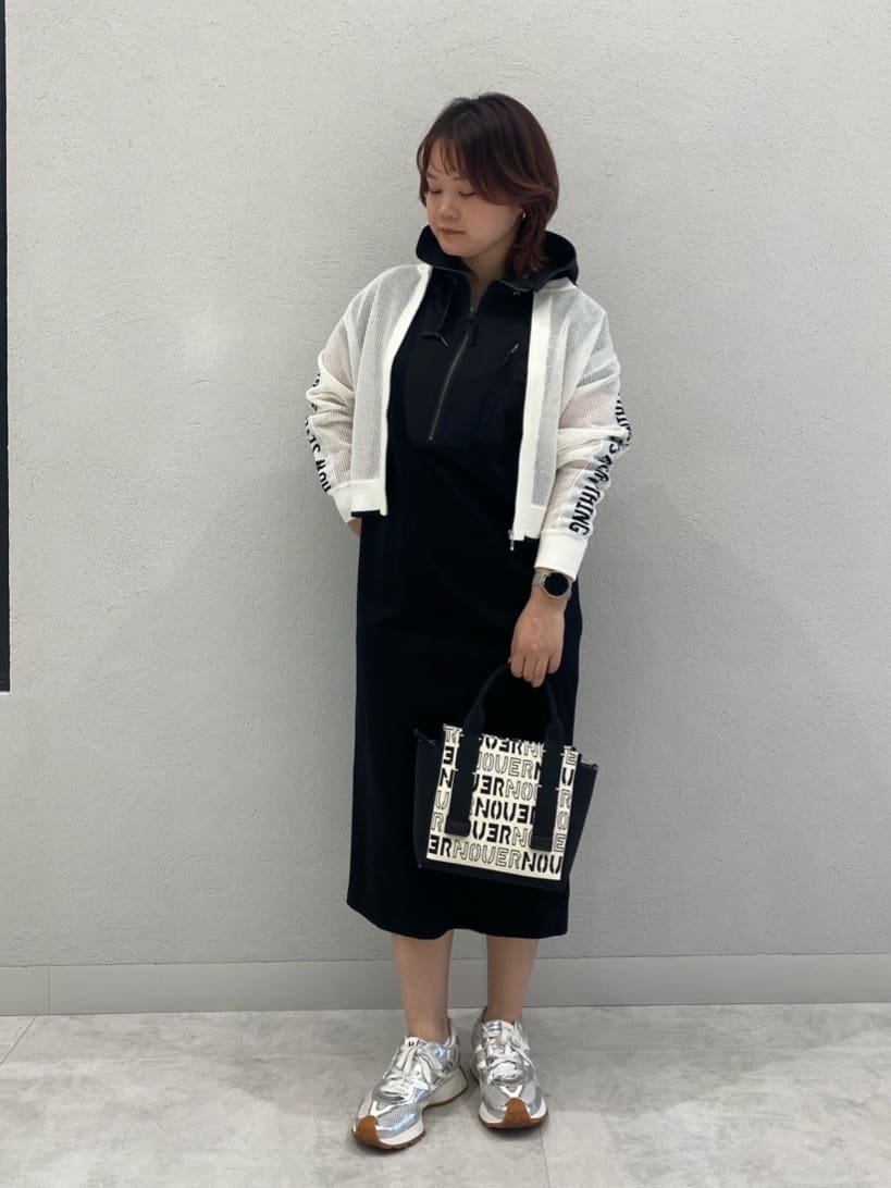 LASUDのハーフZIPフードワンピースを使ったコーディネートを紹介します。｜Rakuten Fashion(楽天ファッション／旧楽天ブランドアベニュー)5594052