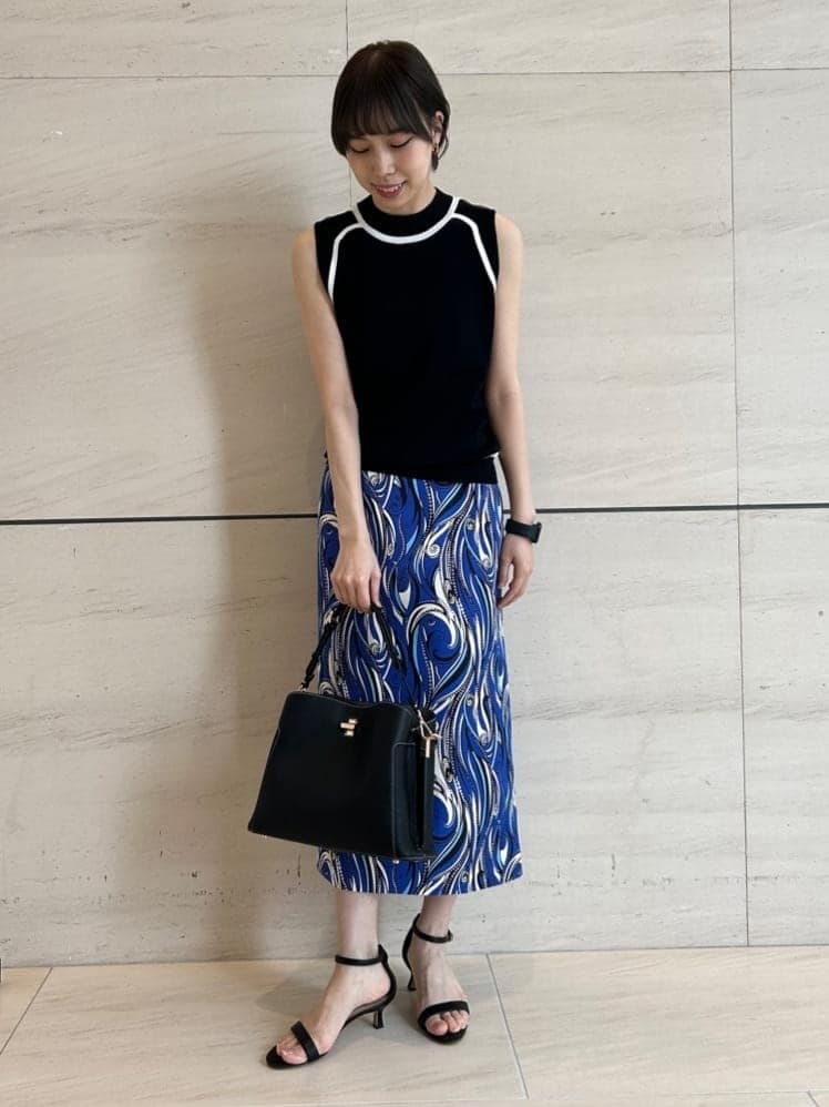 Vinの配色ノースリーブニットトップスを使ったコーディネートを紹介します。｜Rakuten Fashion(楽天ファッション／旧楽天ブランドアベニュー)5594785