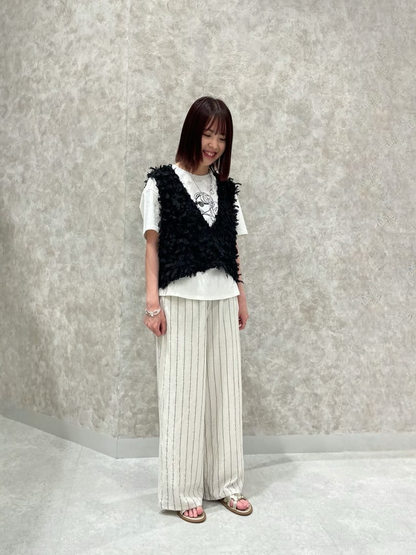 Vinのレディモチーフ刺繍Tシャツを使ったコーディネートを紹介します。｜Rakuten Fashion(楽天ファッション／旧楽天ブランドアベニュー)5595636