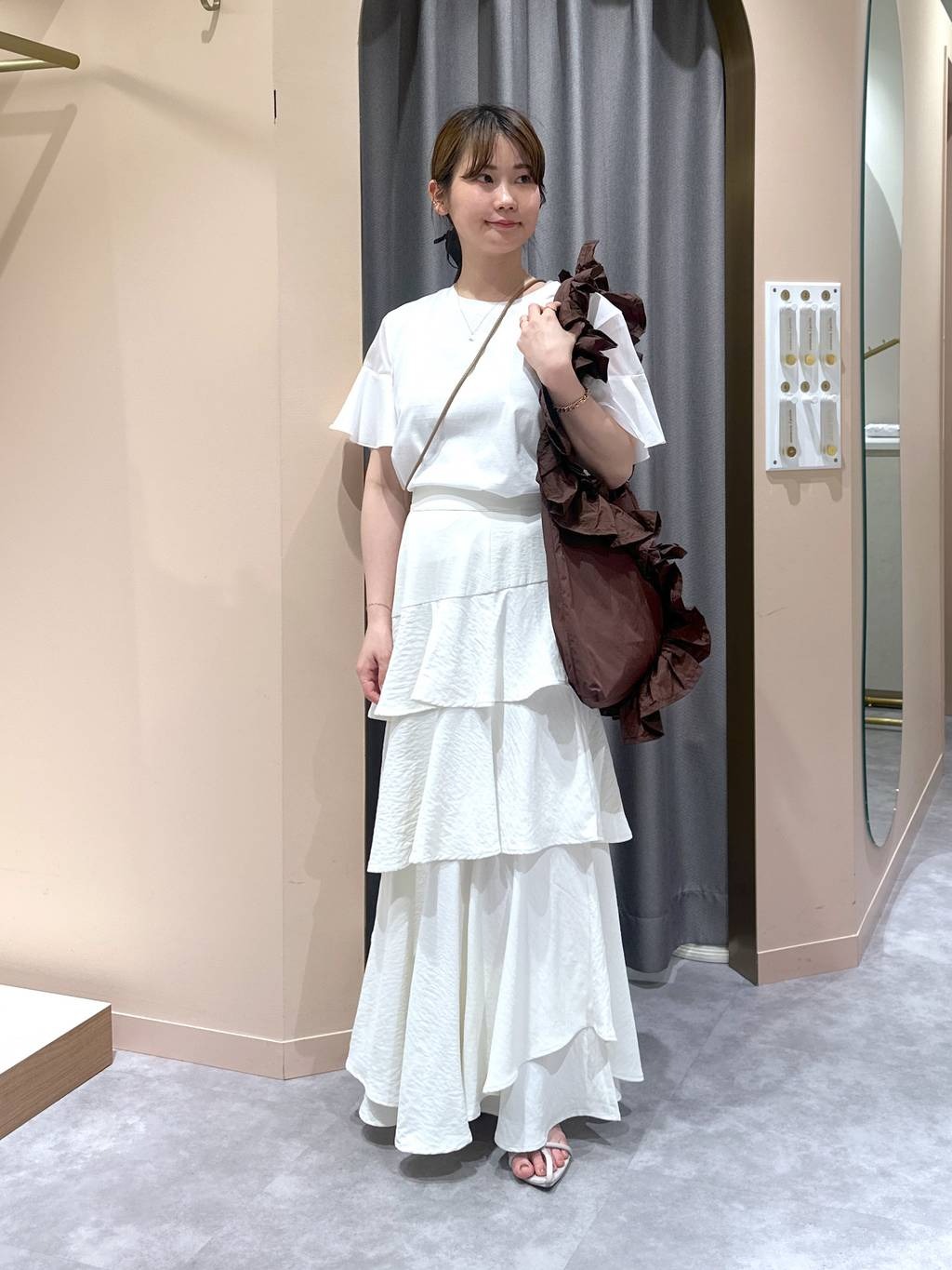 mysty womanの【WEB限定復刻】シアーショルダー切り替えプルオーバーを使ったコーディネートを紹介します。｜Rakuten Fashion(楽天ファッション／旧楽天ブランドアベニュー)5595687