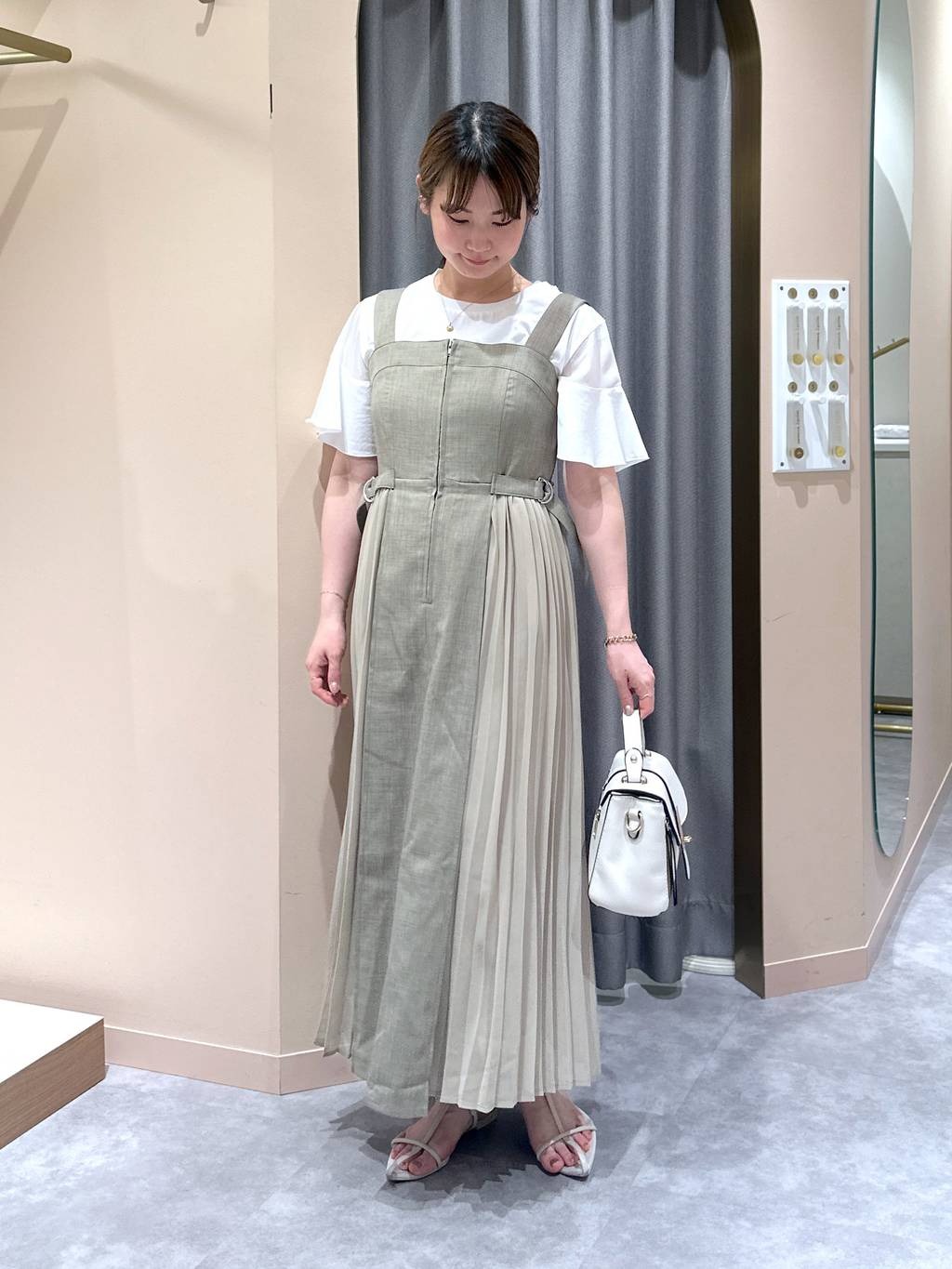 mysty womanの【WEB限定復刻】シアーショルダー切り替えプルオーバーを使ったコーディネートを紹介します。｜Rakuten Fashion(楽天ファッション／旧楽天ブランドアベニュー)5595918