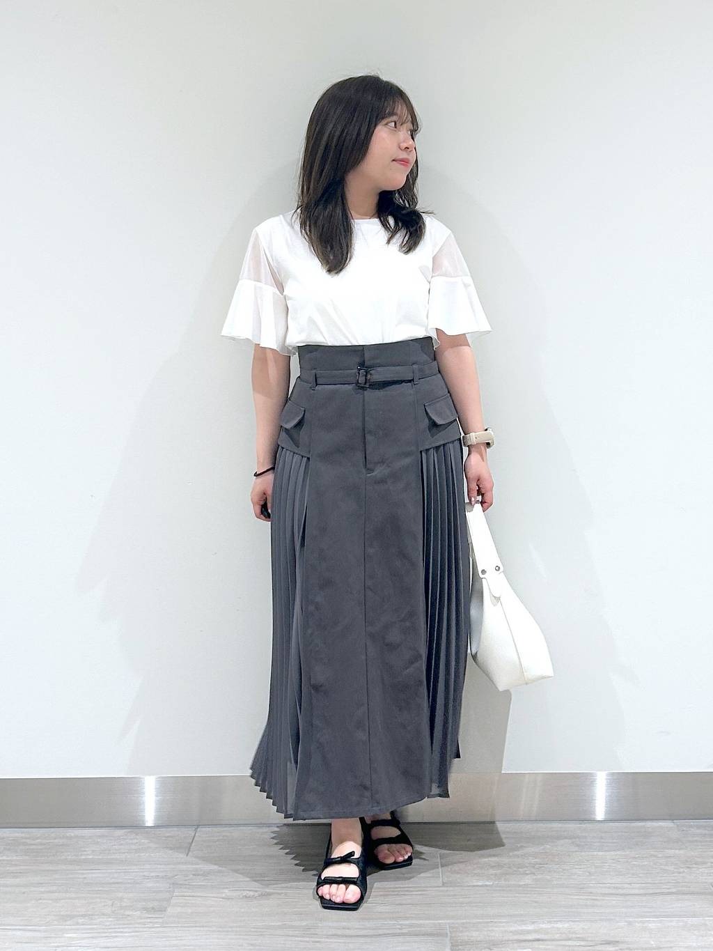 mysty womanの【WEB限定復刻】シアーショルダー切り替えプルオーバーを使ったコーディネートを紹介します。｜Rakuten Fashion(楽天ファッション／旧楽天ブランドアベニュー)5595924