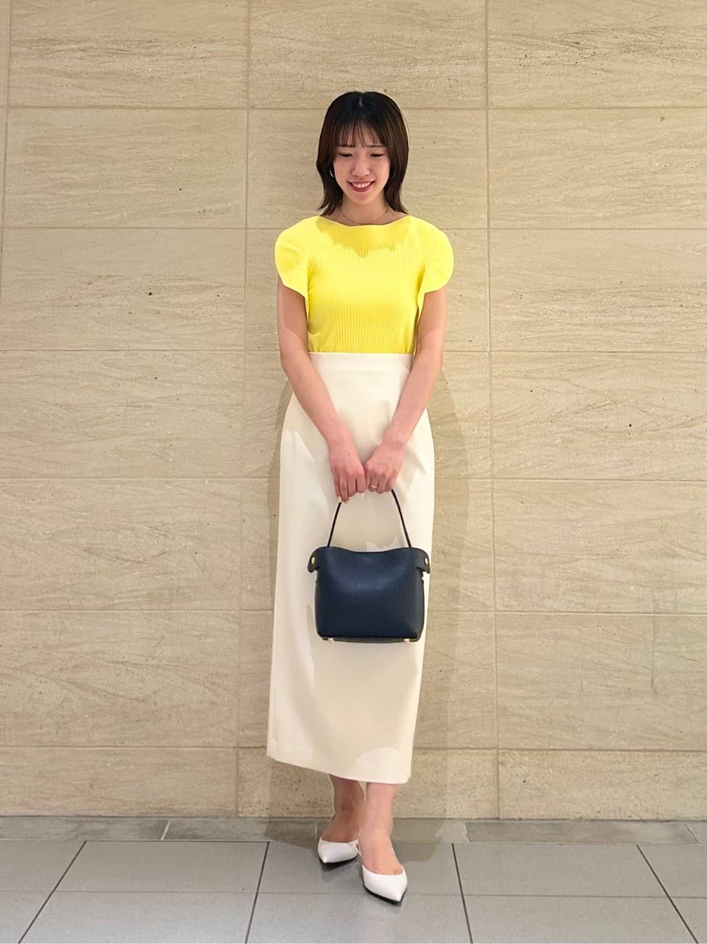 allurevilleの【LOULOU WILLOUGHBY】スキャーラッププルオーバーを使っ