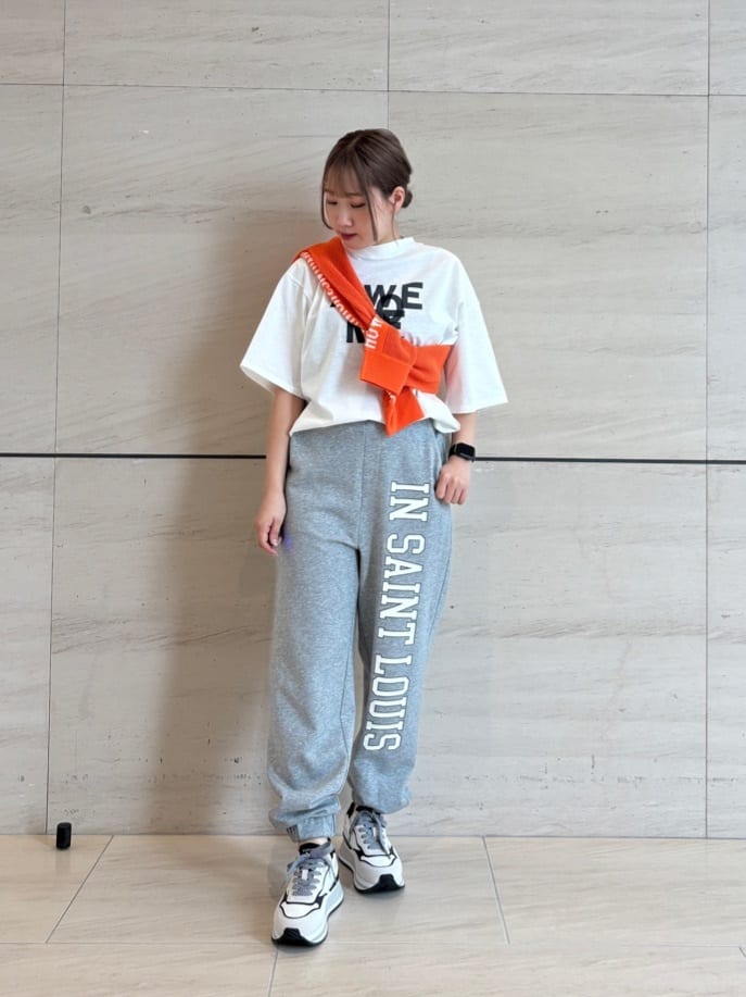 Vinのレッグロゴプリントスウェットパンツを使ったコーディネートを紹介します。｜Rakuten Fashion(楽天ファッション／旧楽天ブランドアベニュー)5598165