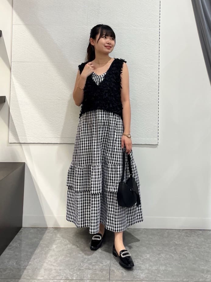 Vinのギンガムチェックティアードキャミワンピースを使ったコーディネートを紹介します。｜Rakuten Fashion(楽天ファッション／旧楽天ブランドアベニュー)5598284