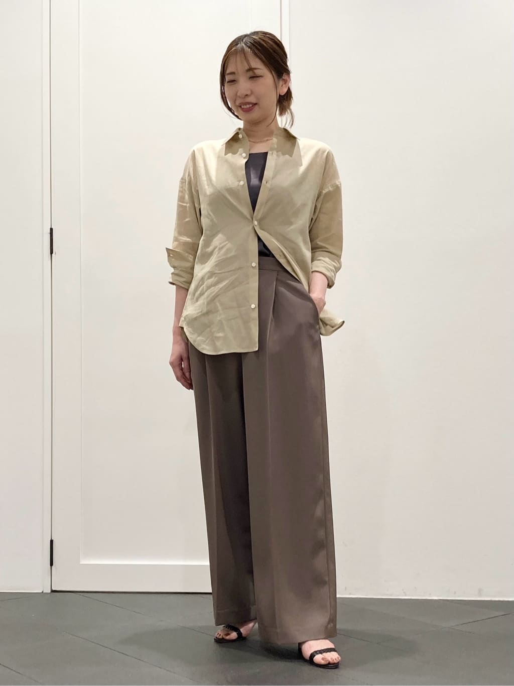1er Arrondissementの【富岡佳子*1er Arrondissement】ラミーコットンミニマルシャツを使ったコーディネートを紹介します。｜Rakuten Fashion(楽天ファッション／旧楽天ブランドアベニュー)5599727