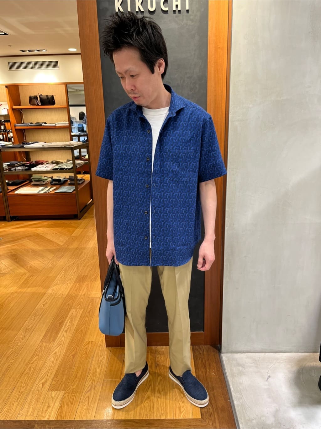 TAKEO KIKUCHIのマイクロパズル柄 半袖シャツを使ったコーディネートを紹介します。｜Rakuten Fashion(楽天ファッション／旧楽天ブランドアベニュー)5602020