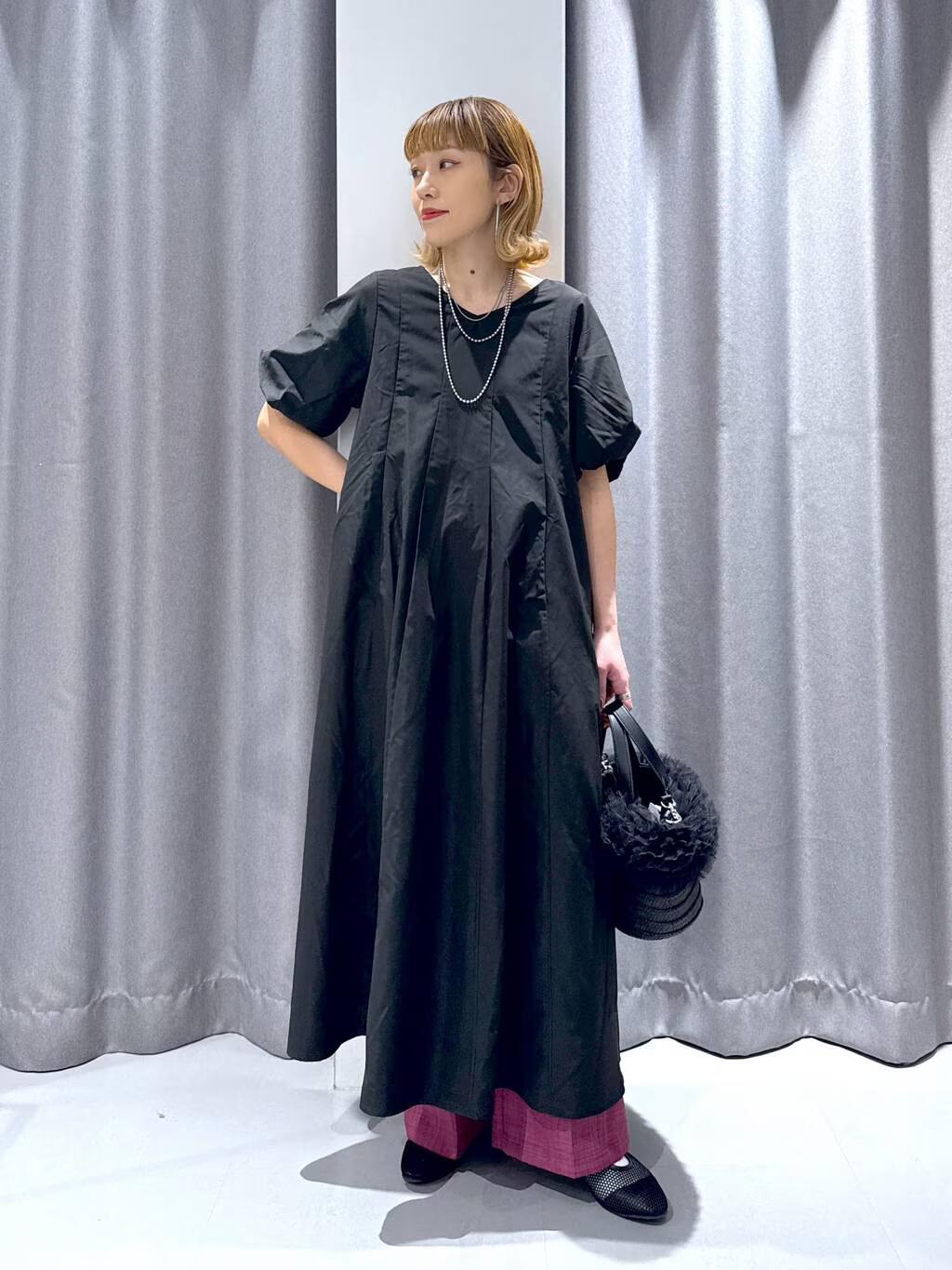 LAKOLEの袖バルーンタックワンピースを使ったコーディネートを紹介します。｜Rakuten Fashion(楽天ファッション／旧楽天ブランドアベニュー)5604424