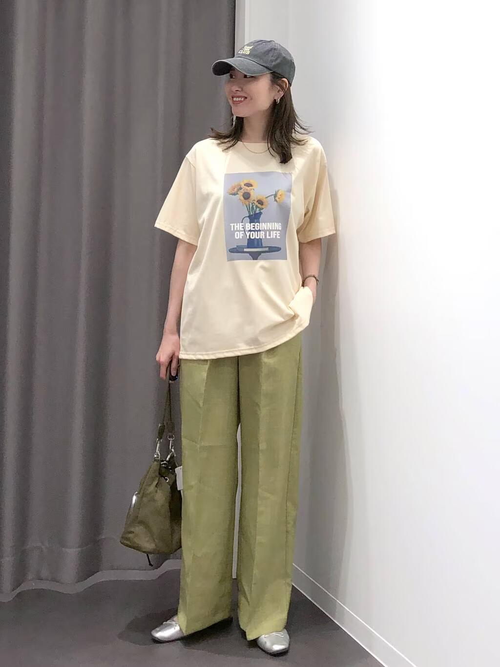 LAKOLEの2WAYポケット巾着ショルダーバッグを使ったコーディネートを紹介します。｜Rakuten Fashion(楽天ファッション／旧楽天ブランドアベニュー)5604426