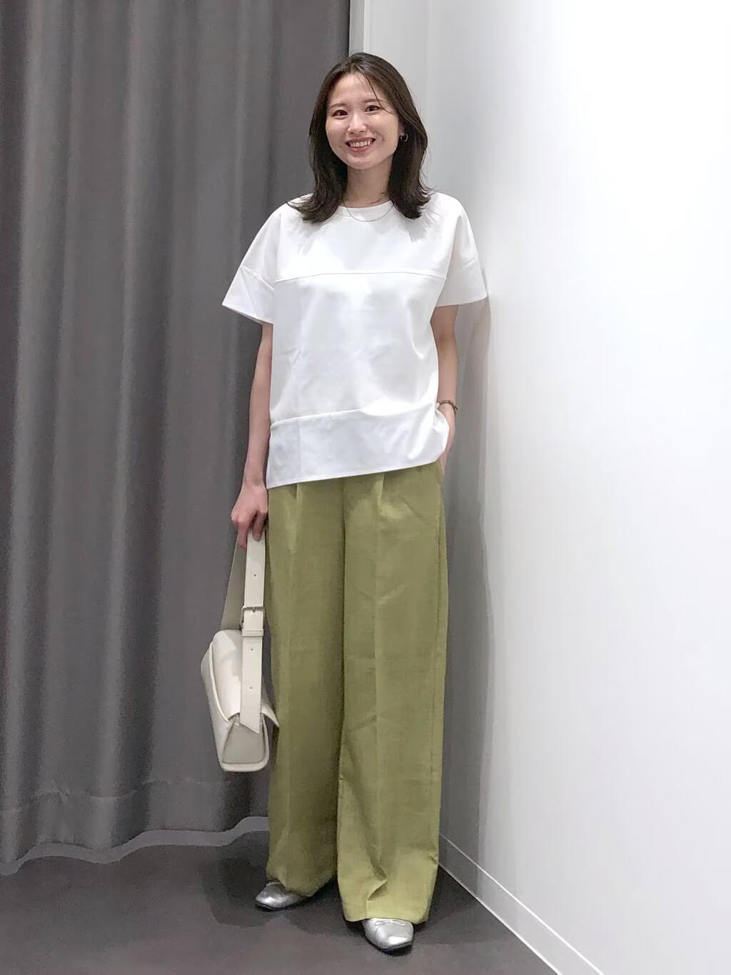 LAKOLEの麻タッチタックイージーパンツを使ったコーディネートを紹介します。｜Rakuten Fashion(楽天ファッション／旧楽天ブランドアベニュー)5604427