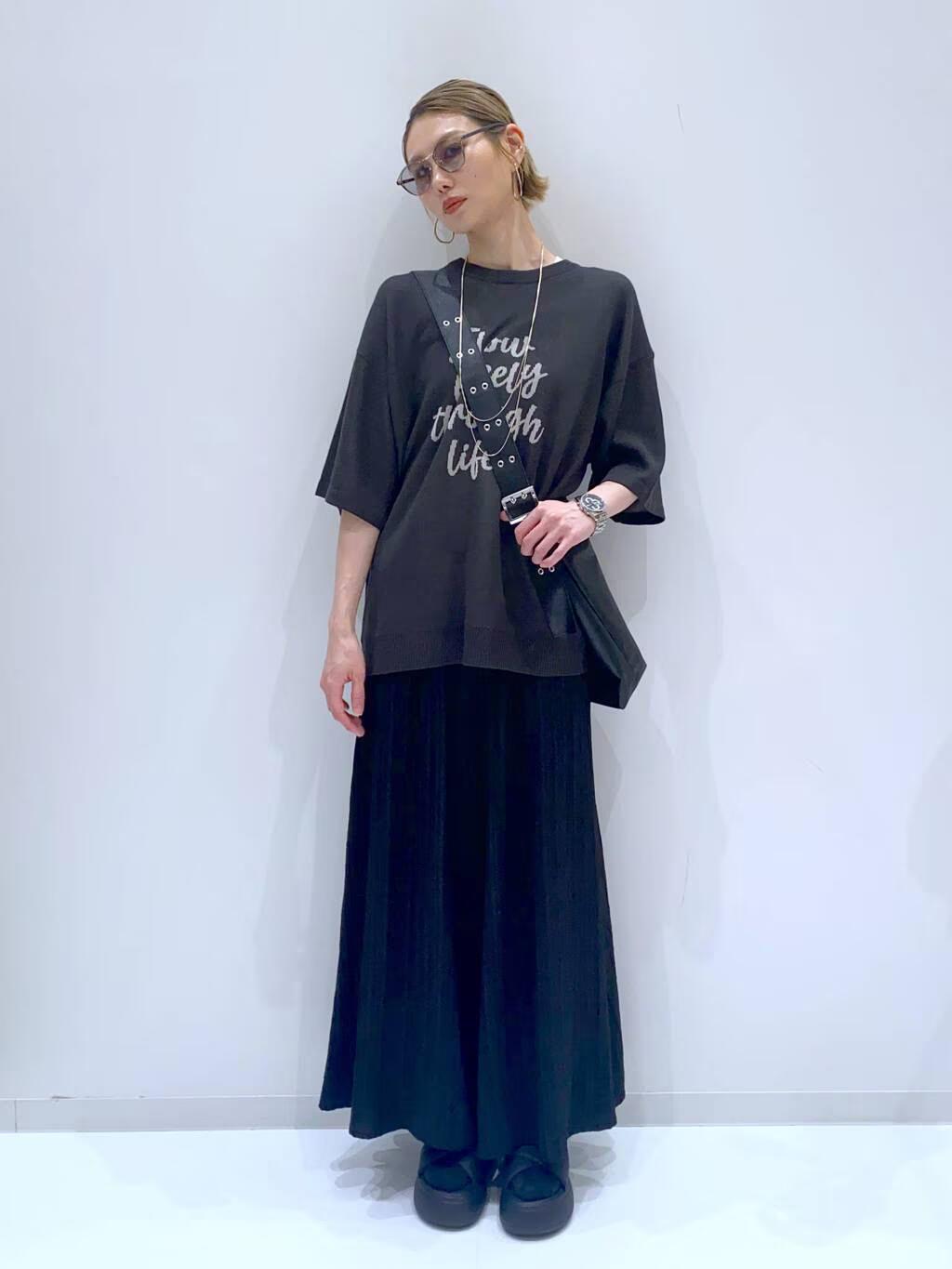 LAKOLEのサマーニットロゴTを使ったコーディネートを紹介します。｜Rakuten Fashion(楽天ファッション／旧楽天ブランドアベニュー)5604433