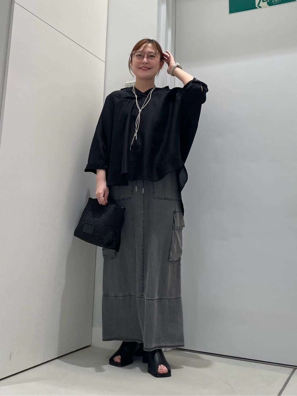 LASUDのスキッパーシアーブラウスを使ったコーディネートを紹介します。｜Rakuten Fashion(楽天ファッション／旧楽天ブランドアベニュー)5607867