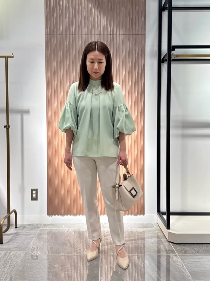 Vinのバルーンスリーブボリュームブラウスを使ったコーディネートを紹介します。｜Rakuten Fashion(楽天ファッション／旧楽天ブランドアベニュー)5609330