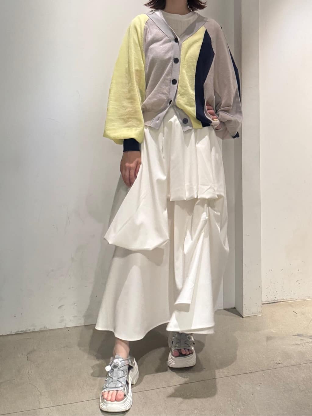 HeRIN.CYEのColor block sheer cardiganを使ったコーディネートを紹介します。｜Rakuten Fashion(楽天ファッション／旧楽天ブランドアベニュー)5609415