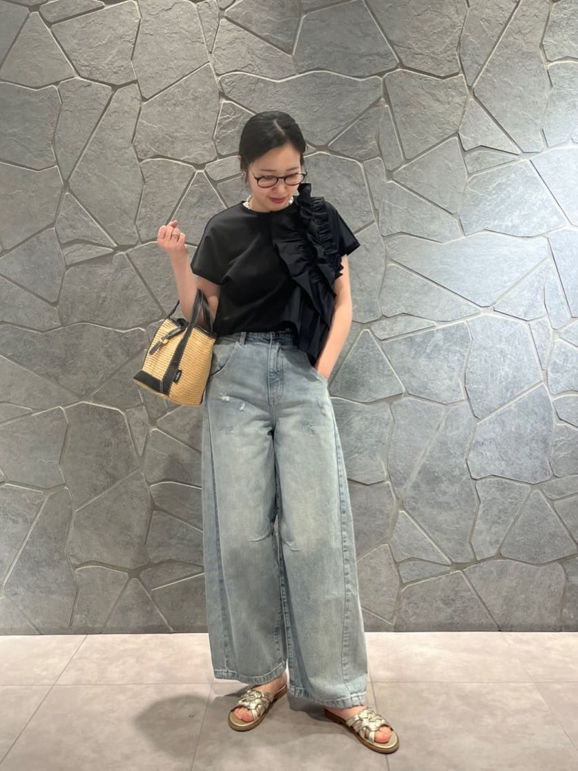 Vinのアシンメトリーフリルカットソーを使ったコーディネートを紹介します。｜Rakuten Fashion(楽天ファッション／旧楽天ブランドアベニュー)5611202