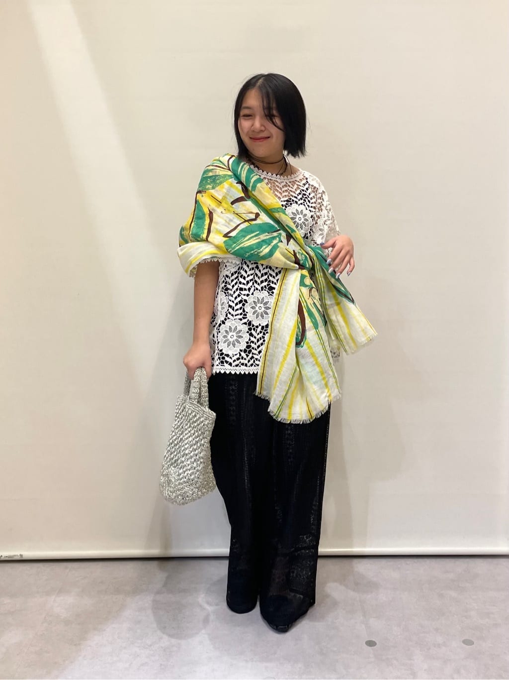 Vinのボタニカルケミカルレースブラウスを使ったコーディネートを紹介します。｜Rakuten Fashion(楽天ファッション／旧楽天ブランドアベニュー)5611327