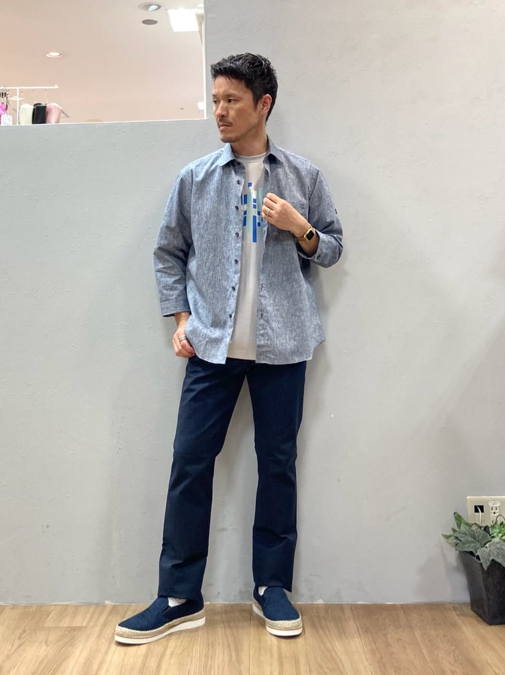 TAKEO KIKUCHIのハイブリッド リネン 7分袖 シャツを使ったコーディネートを紹介します。｜Rakuten Fashion(楽天ファッション／旧楽天ブランドアベニュー)5611508