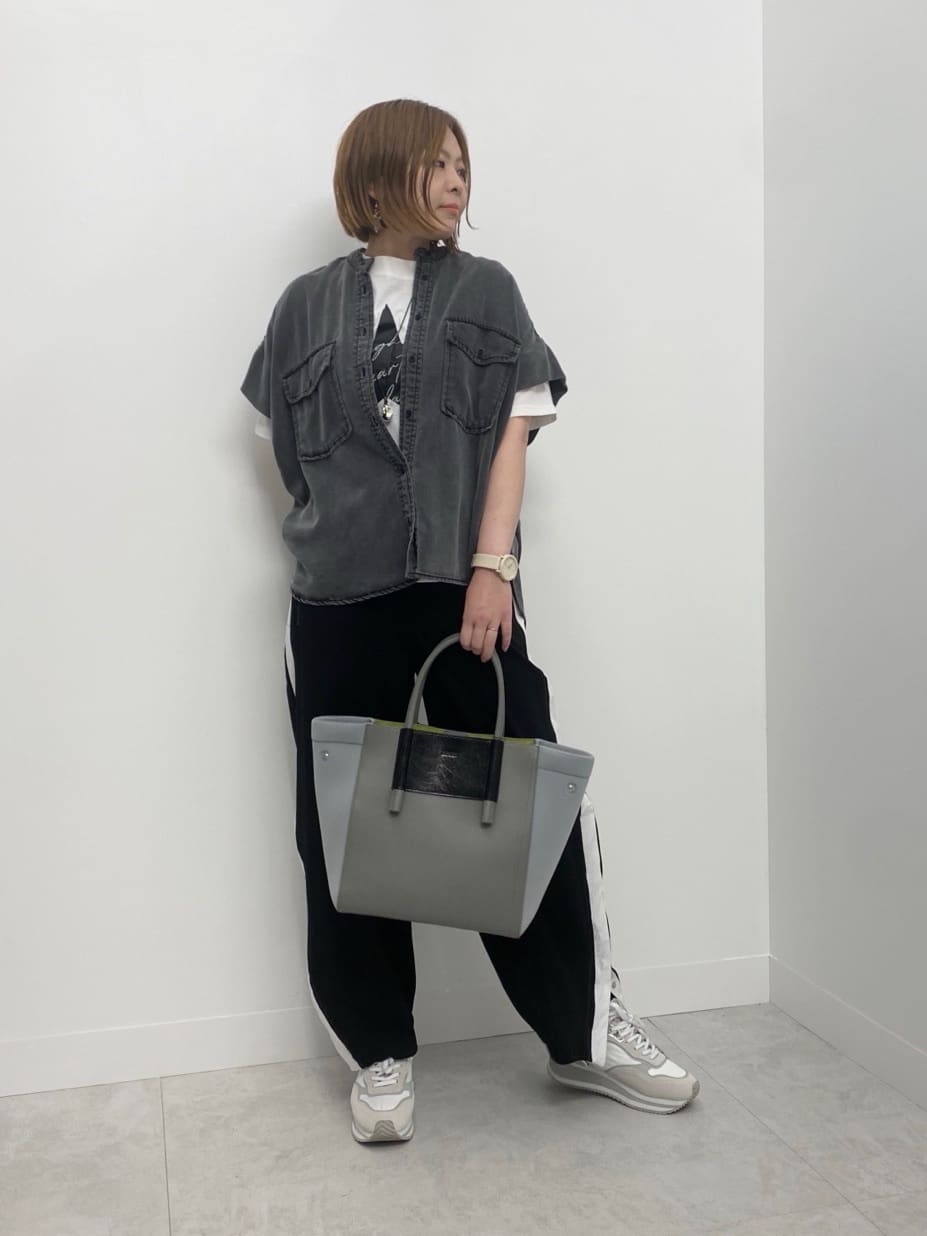 LASUDの刺繍デザインスターロゴTEEを使ったコーディネートを紹介します。｜Rakuten Fashion(楽天ファッション／旧楽天ブランドアベニュー)5611680