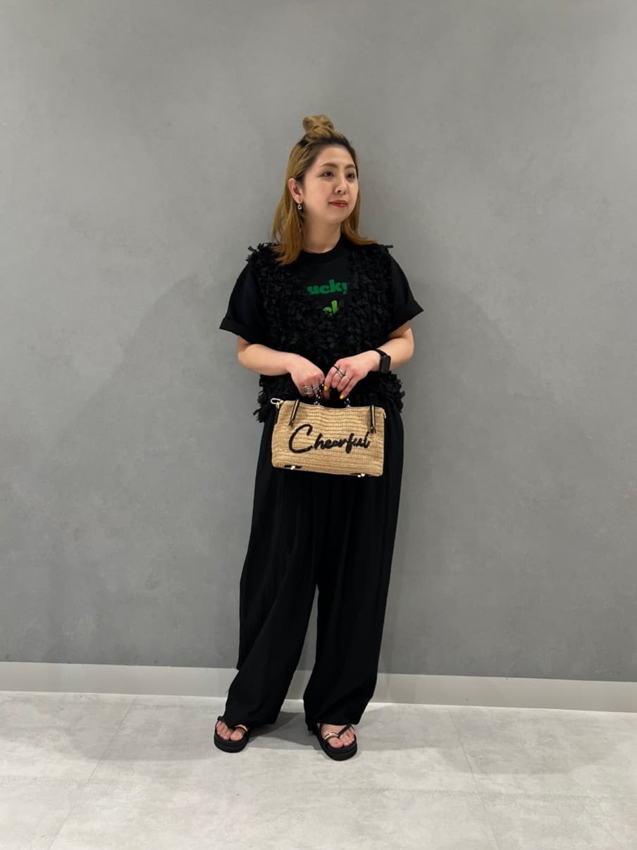 Vinの"Lucky"フロッキーロゴTシャツを使ったコーディネートを紹介します。｜Rakuten Fashion(楽天ファッション／旧楽天ブランドアベニュー)5616088