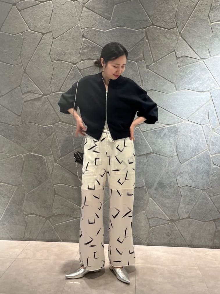 LASUDのグリースプリントインポートワイドパンツを使ったコーディネートを紹介します。｜Rakuten Fashion(楽天ファッション／旧楽天ブランドアベニュー)5616180