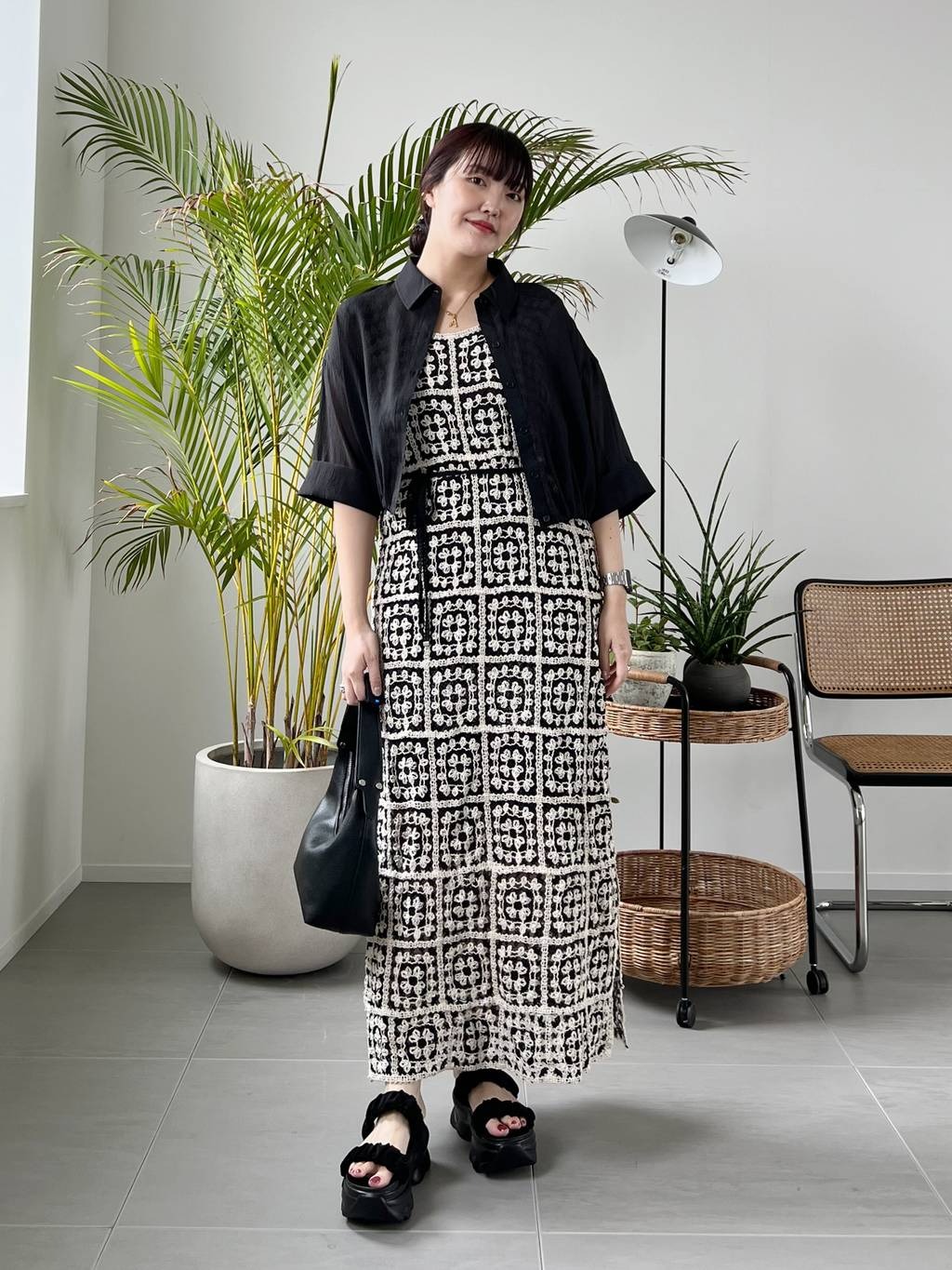 mysty womanのクロシェロングノースリーブワンピースを使ったコーディネートを紹介します。｜Rakuten Fashion(楽天ファッション／旧楽天ブランドアベニュー)5616347