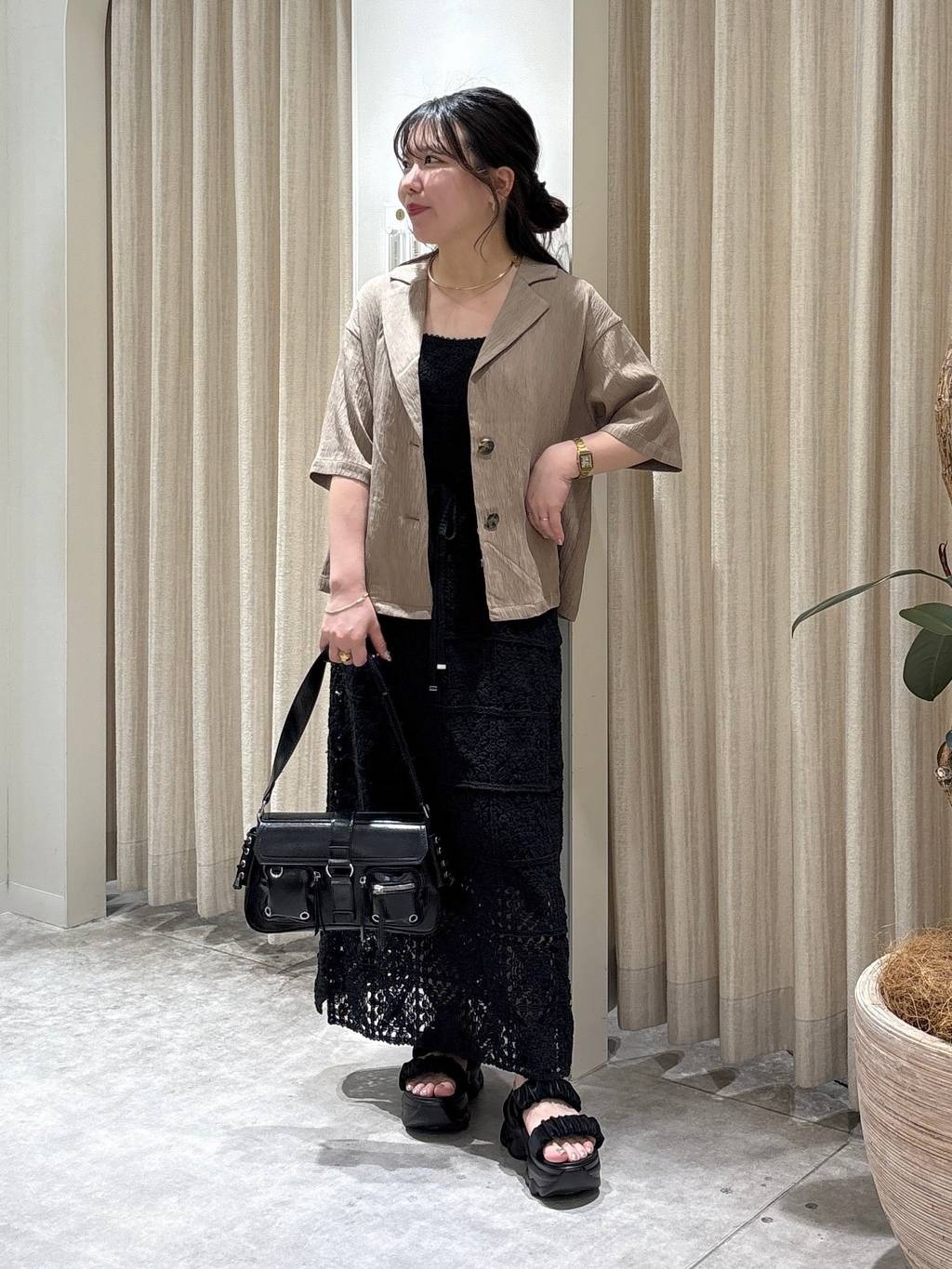 mysty womanのクロシェロングノースリーブワンピースを使ったコーディネートを紹介します。｜Rakuten Fashion(楽天ファッション／旧楽天ブランドアベニュー)5616392