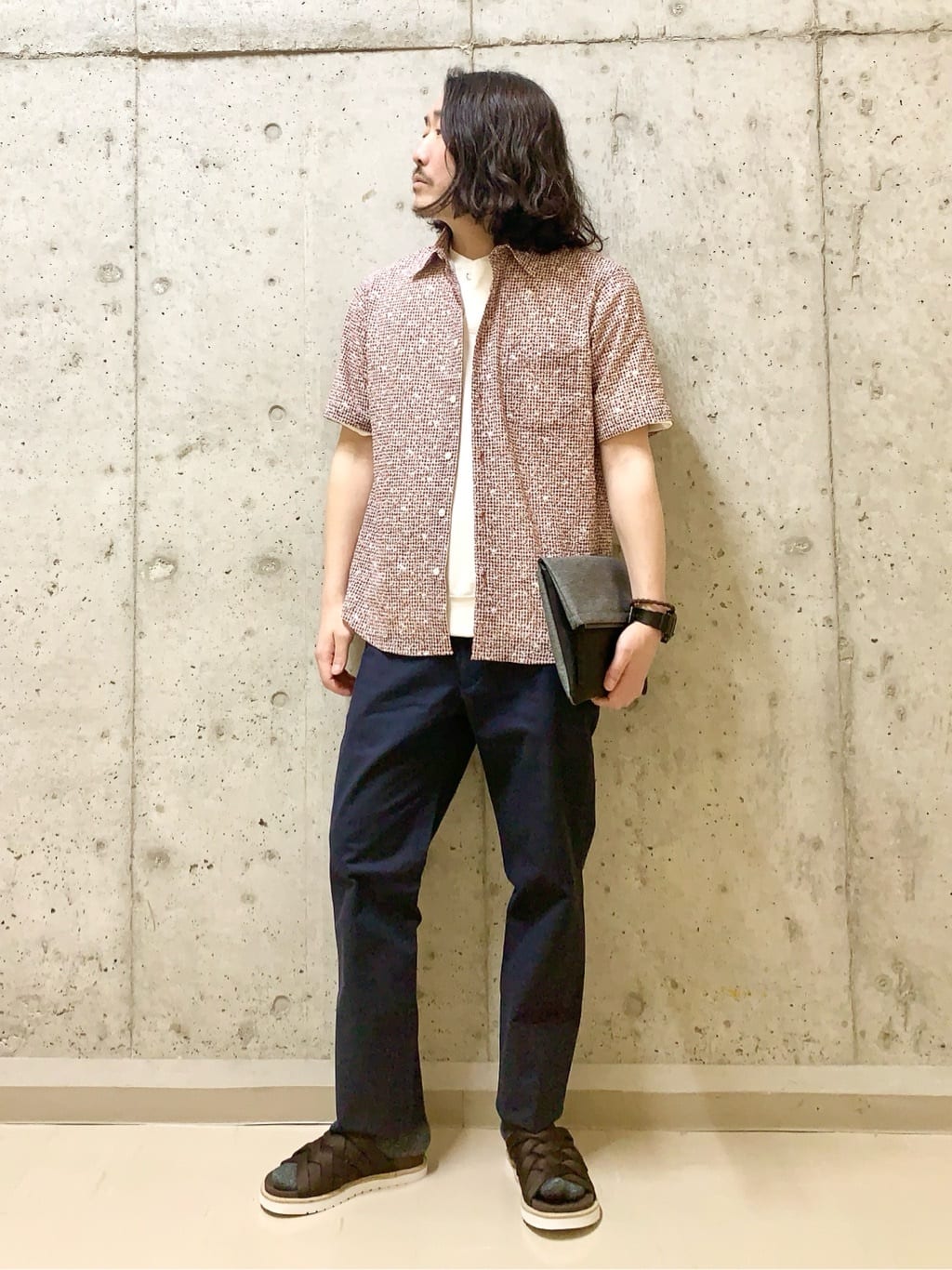 TAKEO KIKUCHIのキーネック カットソーを使ったコーディネートを紹介します。｜Rakuten Fashion(楽天ファッション／旧楽天ブランドアベニュー)5619124
