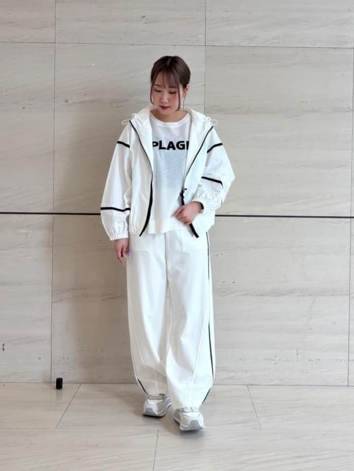 Vinのバイカラーパイピングマウンテンパーカーを使ったコーディネートを紹介します。｜Rakuten Fashion(楽天ファッション／旧楽天ブランドアベニュー)5627000