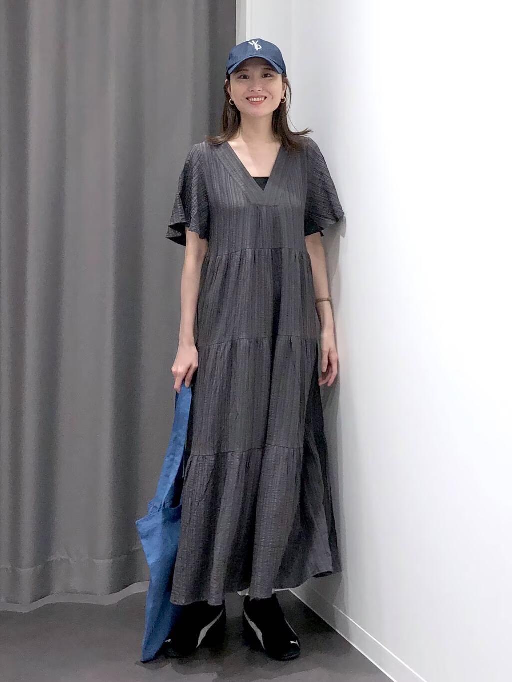 LAKOLEの楊柳ティアードワンピースを使ったコーディネートを紹介します。｜Rakuten Fashion(楽天ファッション／旧楽天ブランドアベニュー)5627401