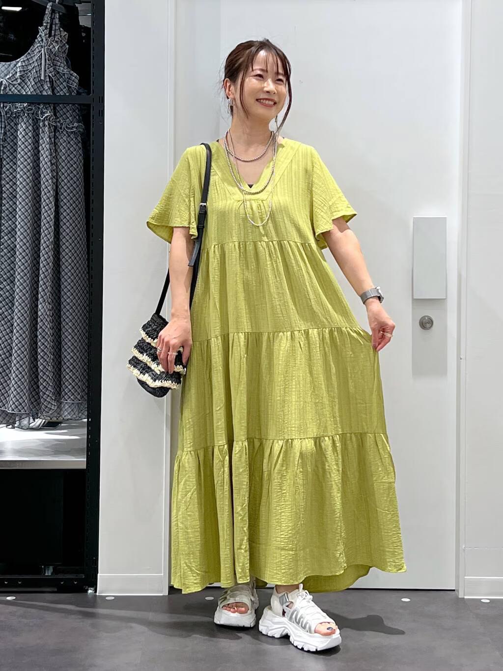 LAKOLEの楊柳ティアードワンピースを使ったコーディネートを紹介します。｜Rakuten Fashion(楽天ファッション／旧楽天ブランドアベニュー)5627457