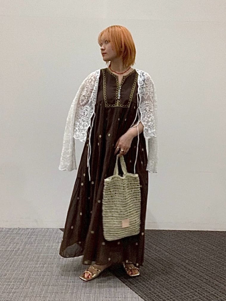 Vinのインド刺繍ティアードワンピースを使ったコーディネートを紹介します。｜Rakuten Fashion(楽天ファッション／旧楽天ブランドアベニュー)5635041