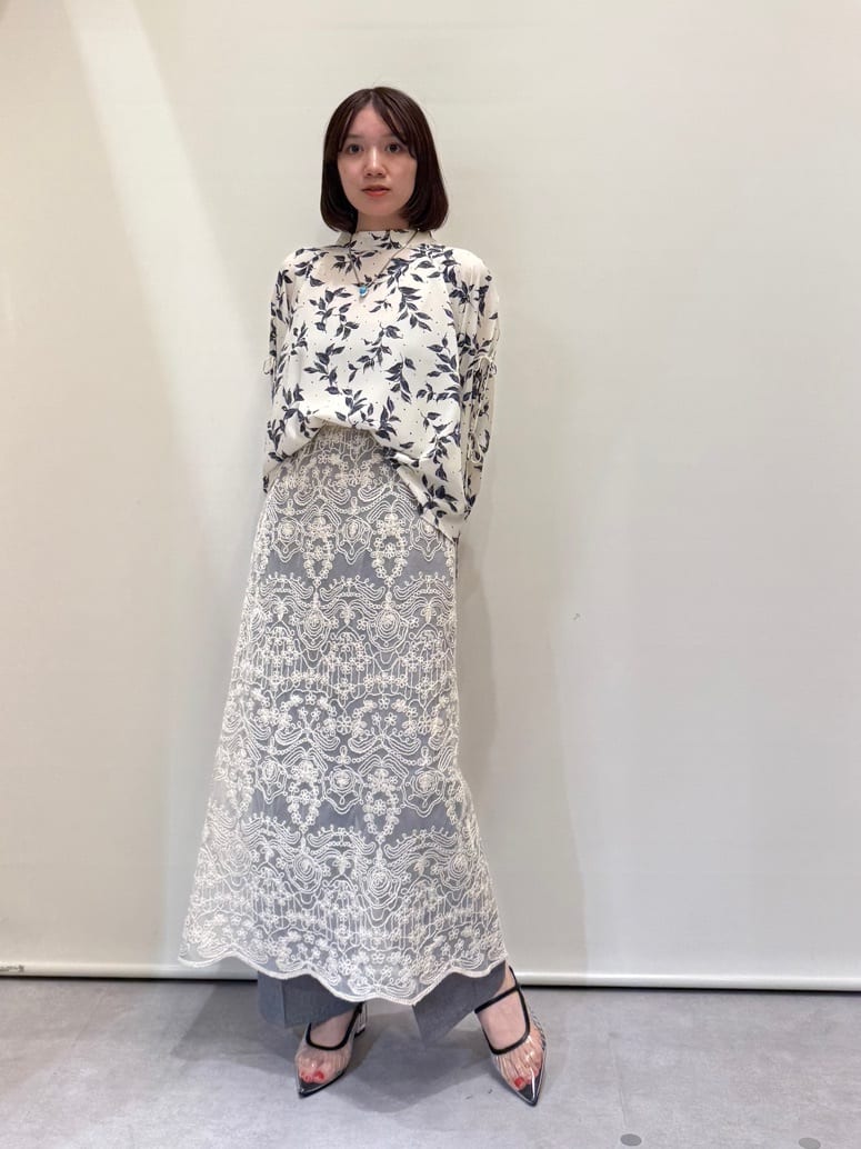 Vinのコードレースメッシュスカートを使ったコーディネートを紹介します。｜Rakuten Fashion(楽天ファッション／旧楽天ブランドアベニュー)5636939