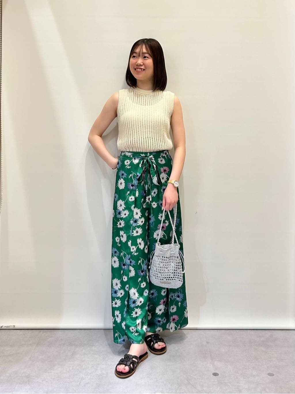 Vinのメッシュノースリニットを使ったコーディネートを紹介します。｜Rakuten Fashion(楽天ファッション／旧楽天ブランドアベニュー)5639083