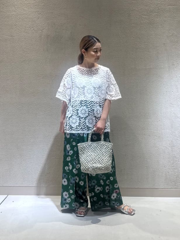 Vinのボタニカルケミカルレースブラウスを使ったコーディネートを紹介します。｜Rakuten Fashion(楽天ファッション／旧楽天ブランドアベニュー)5641228