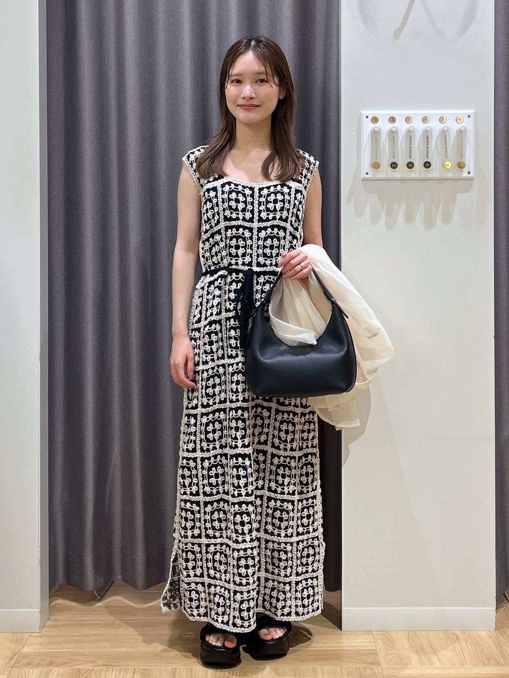 mysty womanのクロシェロングノースリーブワンピースを使ったコーディネートを紹介します。｜Rakuten Fashion(楽天ファッション／旧楽天ブランドアベニュー)5641866