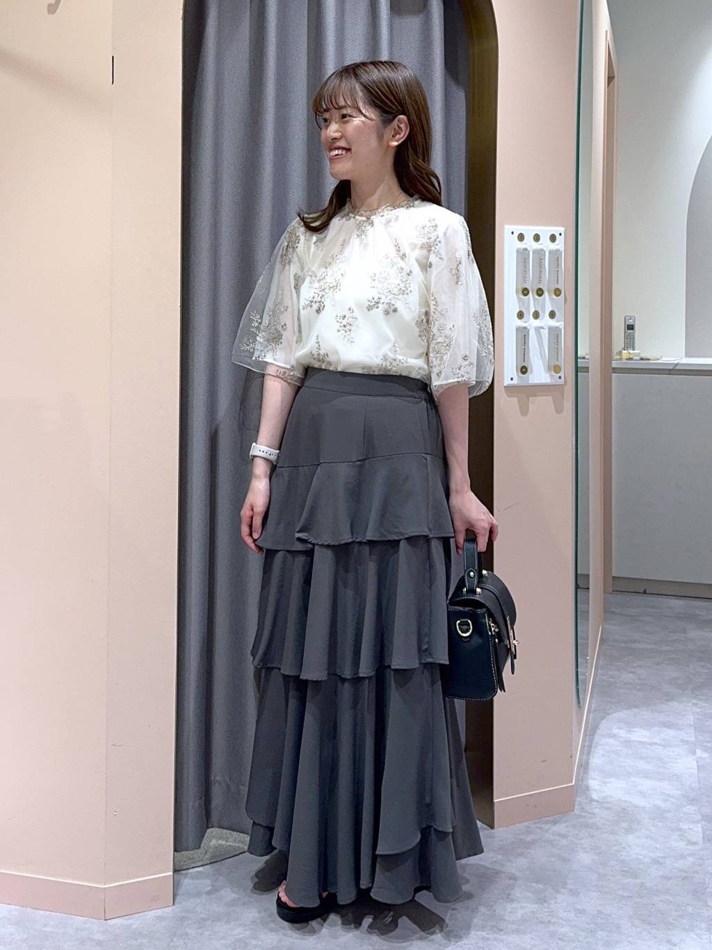 mysty womanのフローラル刺繍フレアスリーブブラウスを使ったコーディネートを紹介します。｜Rakuten Fashion(楽天ファッション／旧楽天ブランドアベニュー)5641882