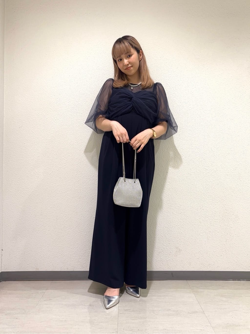 Vinのセパレートデザインストラップパンプス(Silver)を使ったコーディネートを紹介します。｜Rakuten Fashion(楽天ファッション／旧楽天ブランドアベニュー)5646437