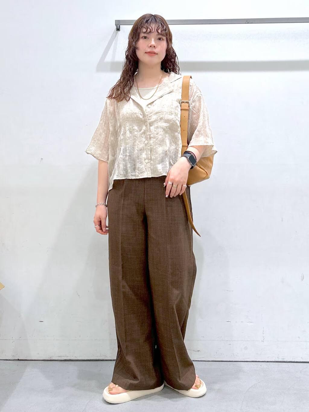 LAKOLEの麻タッチタックイージーパンツを使ったコーディネートを紹介します。｜Rakuten Fashion(楽天ファッション／旧楽天ブランドアベニュー)5652977