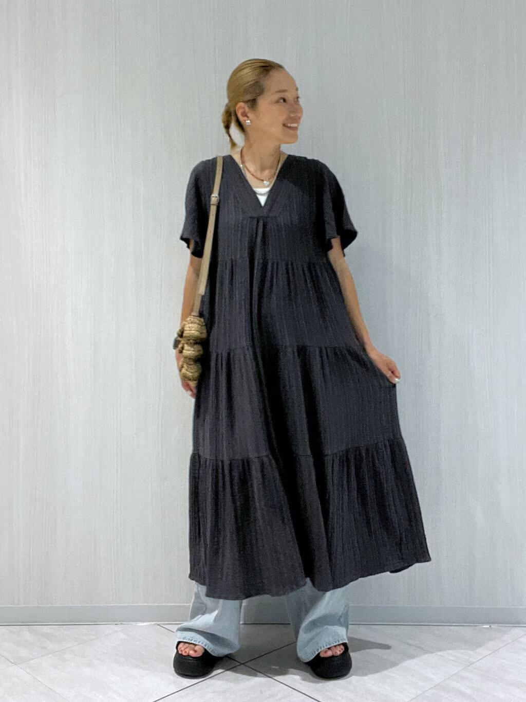 LAKOLEの楊柳ティアードワンピースを使ったコーディネートを紹介します。｜Rakuten Fashion(楽天ファッション／旧楽天ブランドアベニュー)5653009