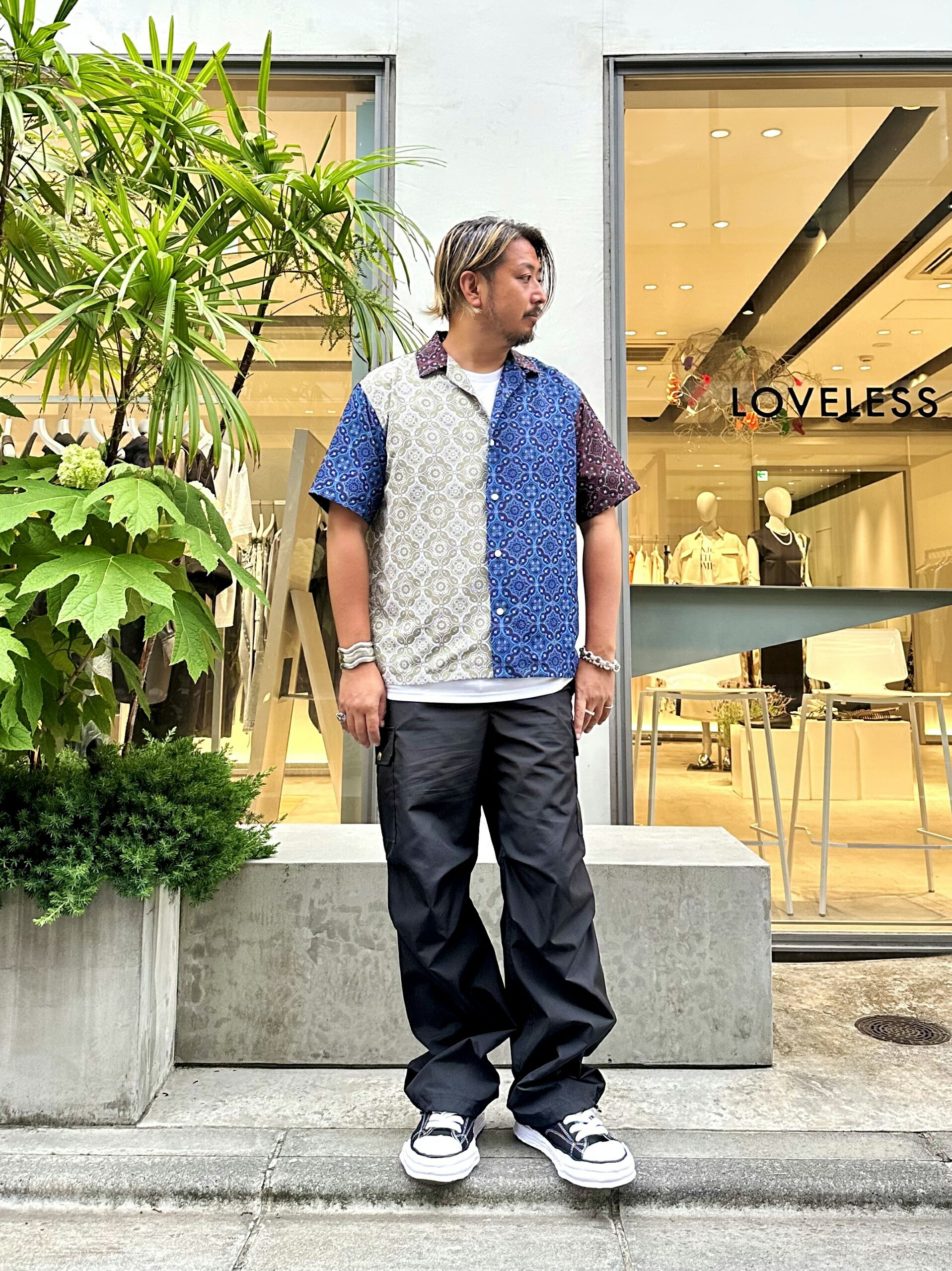 LOVELESSのBLACK OF BLACKsカーゴパンツを使ったコーディネートを紹介します。｜Rakuten Fashion(楽天ファッション／旧楽天ブランドアベニュー)5653061
