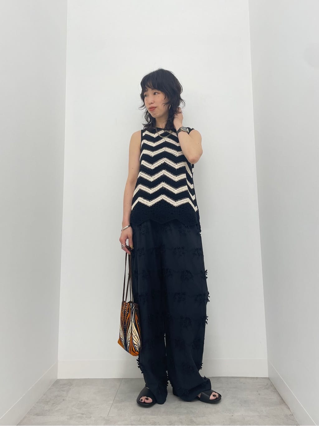 Vinのシェブロン柄クロシェプルオーバーを使ったコーディネートを紹介します。｜Rakuten Fashion(楽天ファッション／旧楽天ブランドアベニュー)5657539