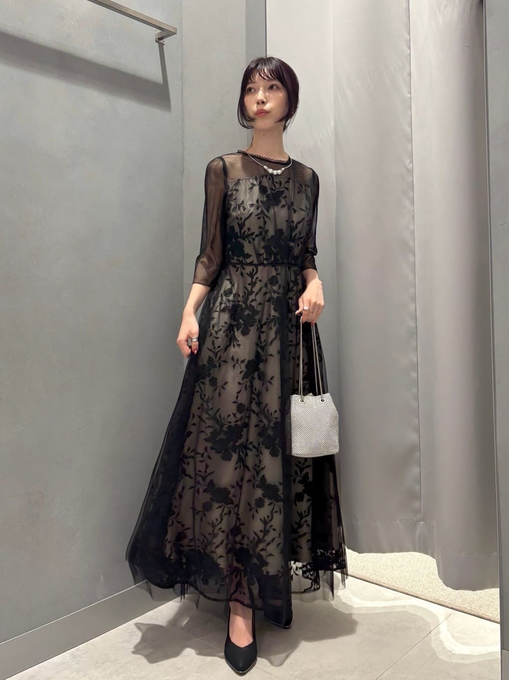 Vinのチュールレイヤードフラワー刺繍ドレスを使ったコーディネートを紹介します。｜Rakuten Fashion(楽天ファッション／旧楽天ブランドアベニュー)5659291