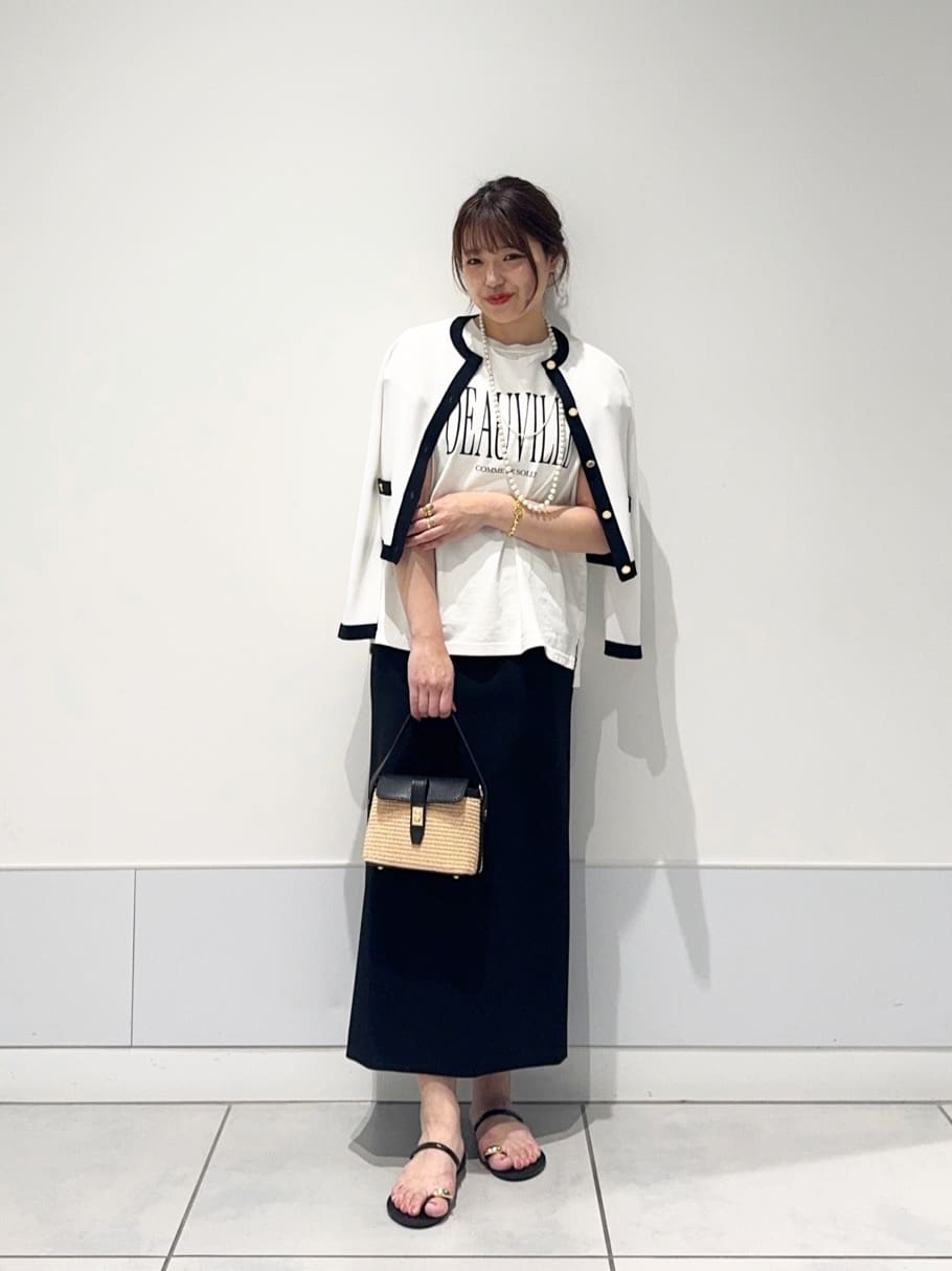 allurevilleの【LOULOU WILLOUGHBY】カメリアポンチタイトスカートを使ったコーディネートを紹介します。｜Rakuten Fashion(楽天ファッション／旧楽天ブランドアベニュー)5661126