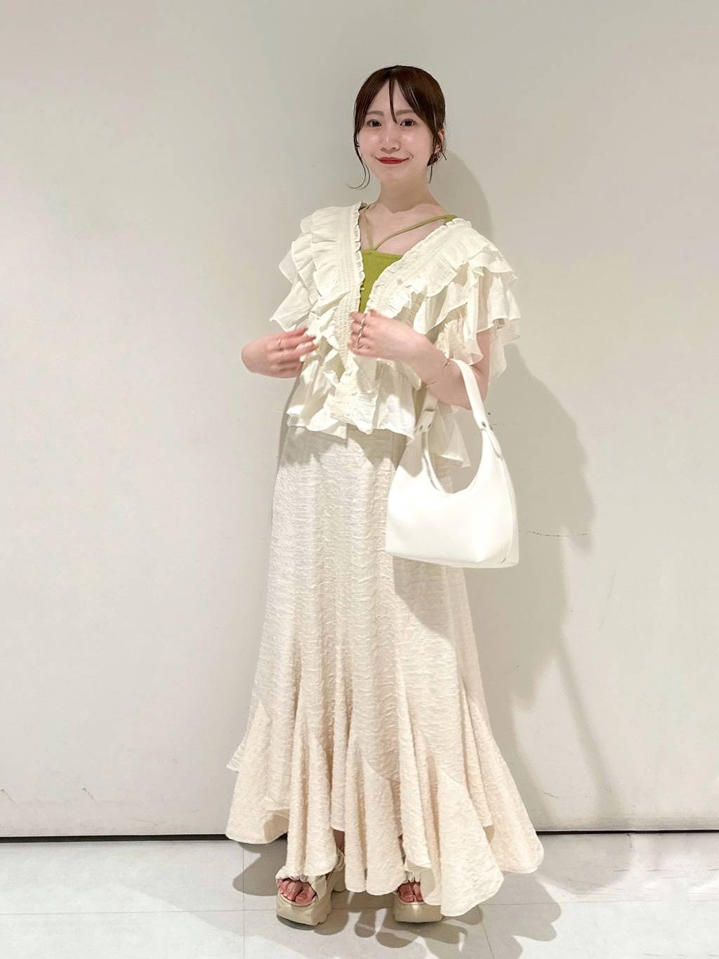 mysty womanのシャーリングエスカルゴスカート2を使ったコーディネートを紹介します。｜Rakuten Fashion(楽天ファッション／旧楽天ブランドアベニュー)5661933