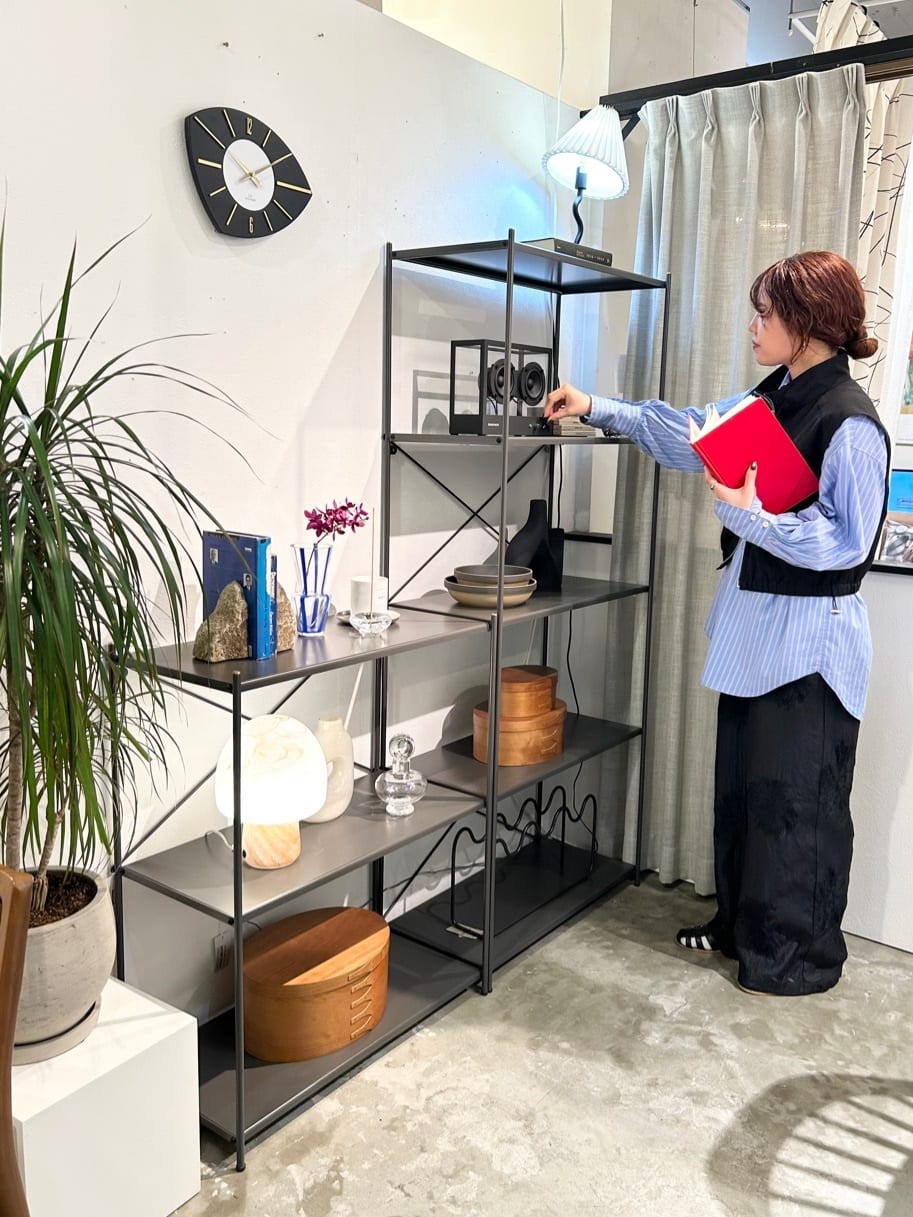 journal standard FurnitureのHAGU TABLE LAMP ハグ テーブルランプを使ったコーディネートを紹介します。｜Rakuten Fashion(楽天ファッション／旧楽天ブランドアベニュー)5663480